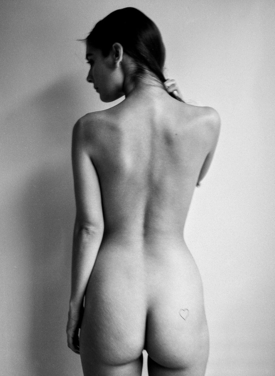 Caitlin Stasey nahá. Fotka - 30