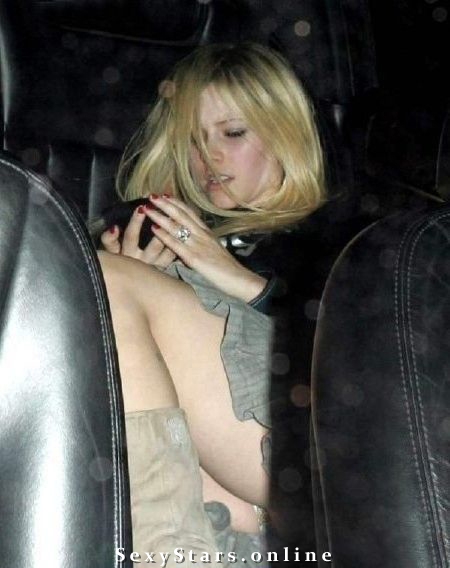 Avril Lavigne nahá. Fotka - 24