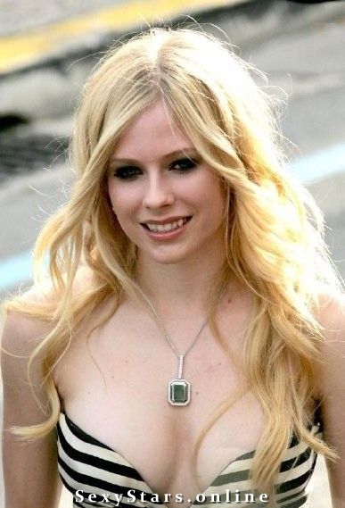 Avril Lavigne nahá. Fotka - 25