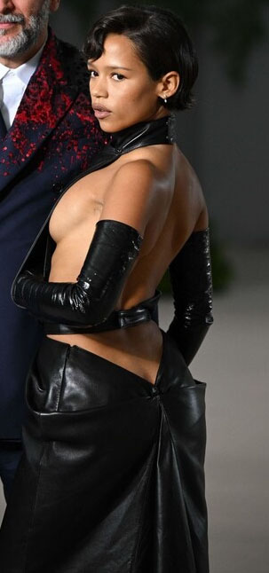 Taylor Russell nahá. Fotka - 1