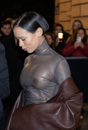 Taylor Russell nahá. Fotka - 14