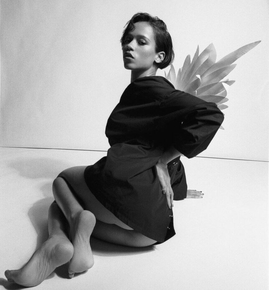 Taylor Russell nahá. Fotka - 18