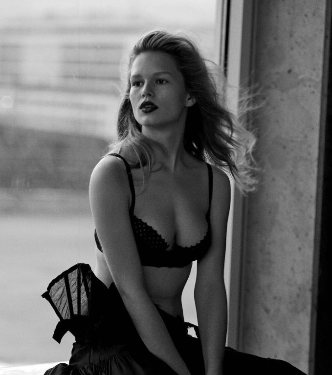 Anna Ewers Nackt. Fotografie - 22