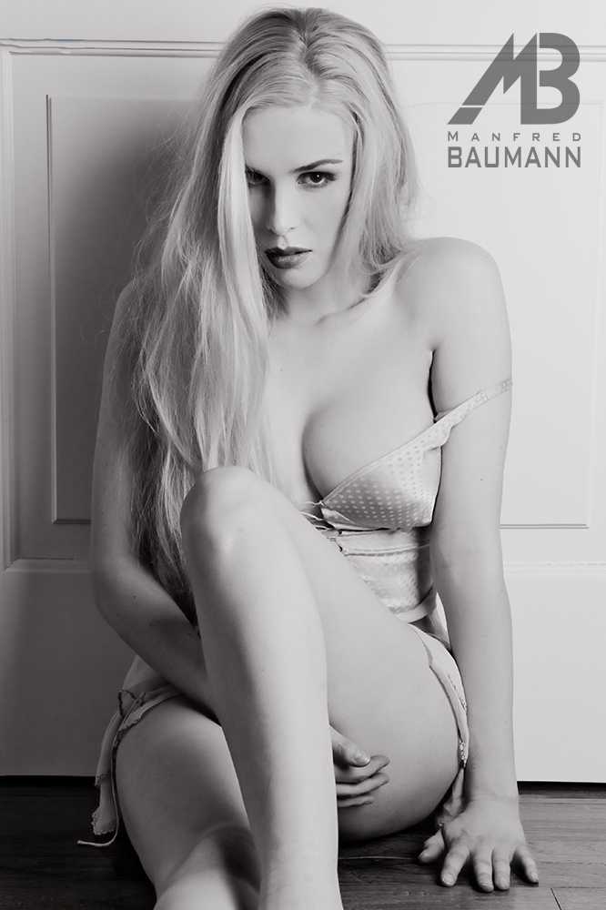 Ariane Sommer nude. Photo - 28