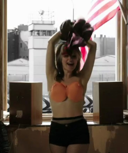 Emilia Schüle nude. Photo - 6