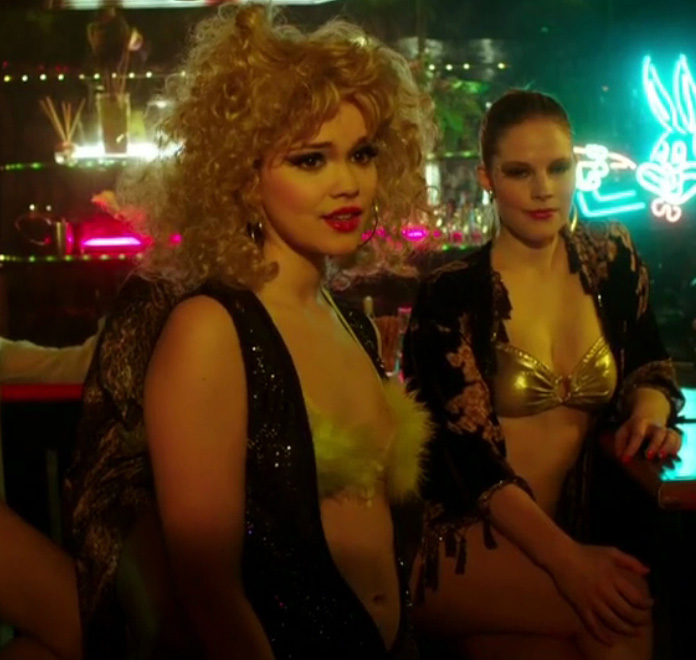 Emilia Schüle nude. Photo - 7