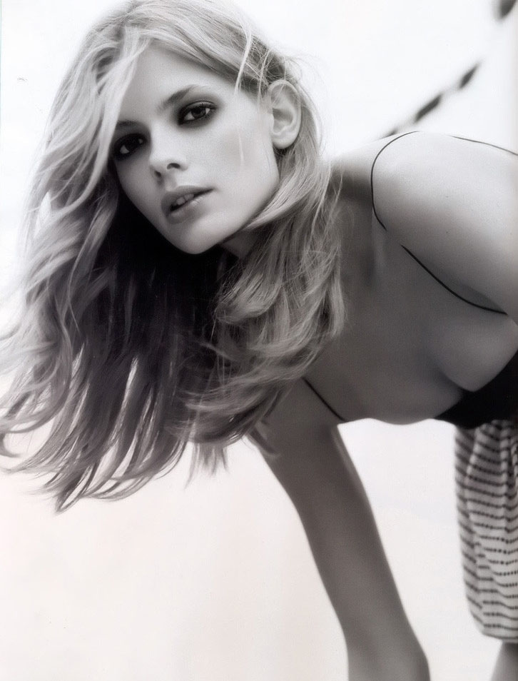 Julia Stegner nahá. Fotka - 7