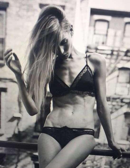 Sarah Brandner nude. Photo - 27