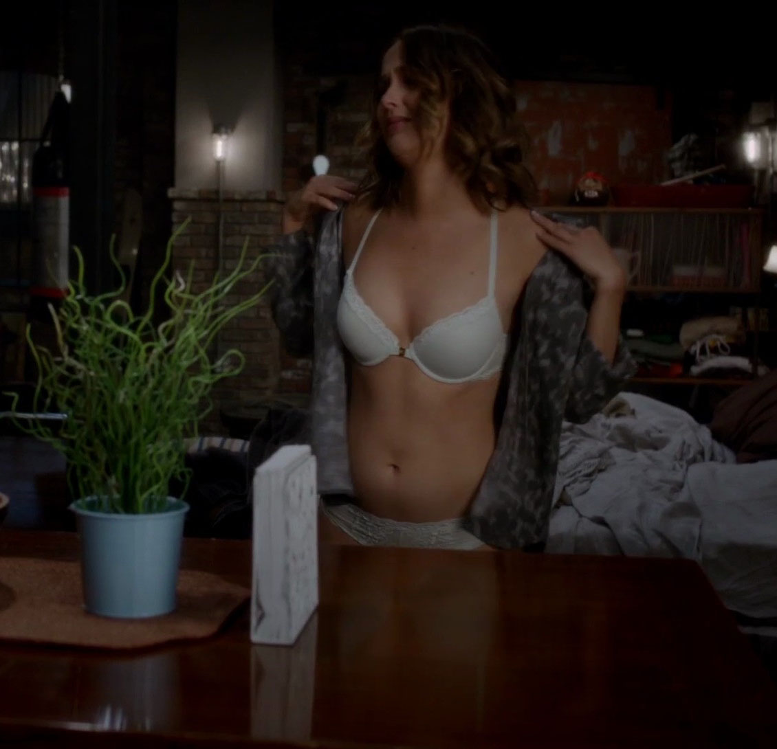 Camilla Luddington nude. Photo - 20
