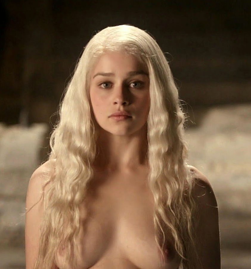 Emilia Clarke nude. Photo - 16
