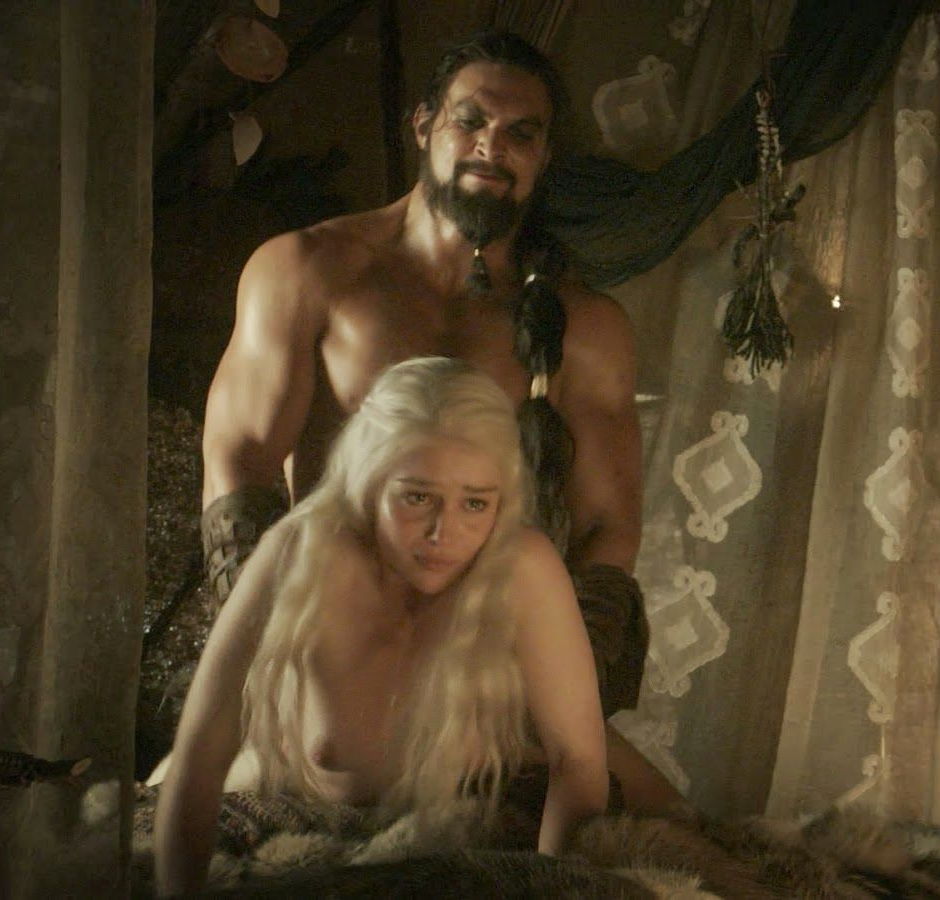Emilia Clarke nude. Photo - 19