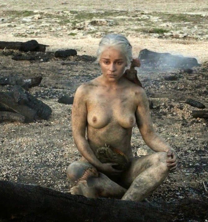 Emilia Clarke nude. Photo - 26