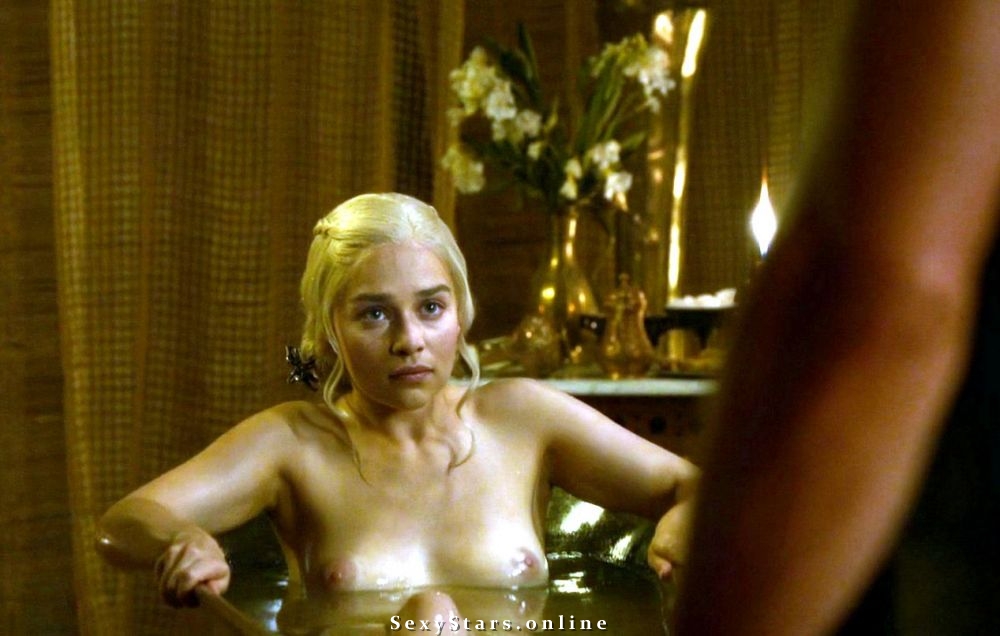 Emilia Clarke nahá. Fotka - 3