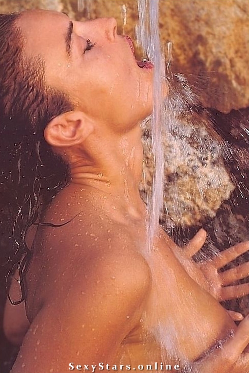 Monica Bellucci nude. Photo - 15