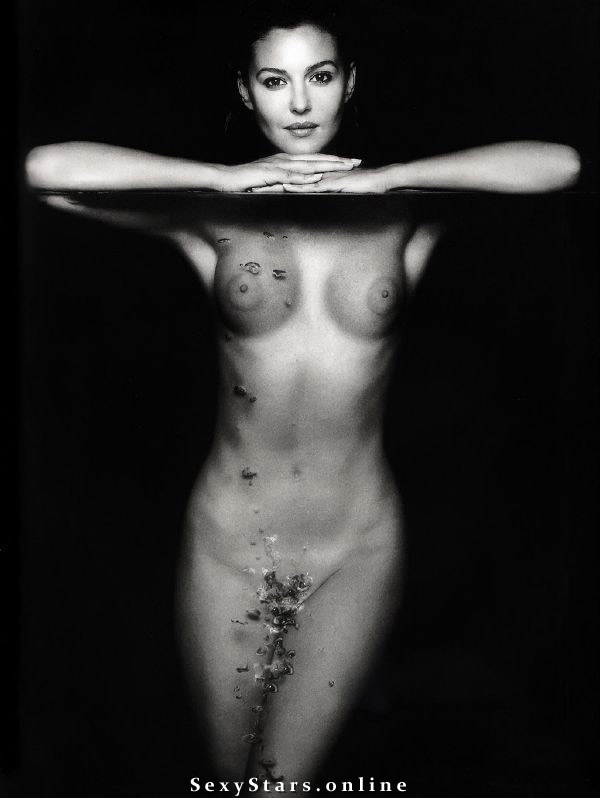 Monica Bellucci nahá. Fotka - 26