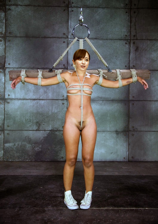 Yumi Adachi Nackt. Fotografie - 2