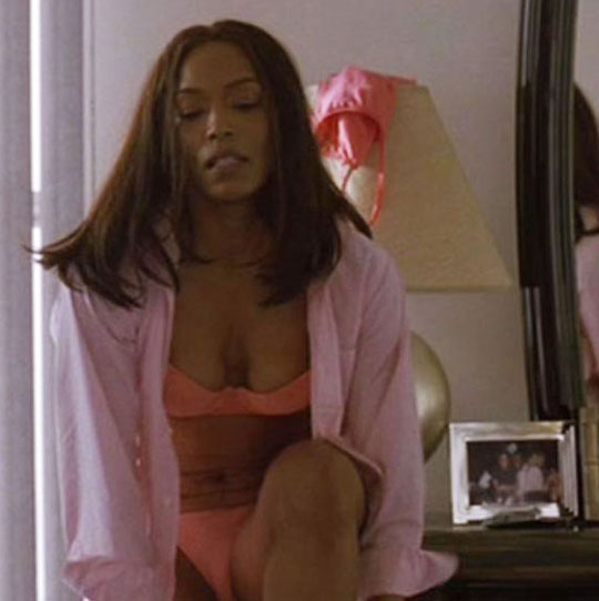 Angela Bassett nahá. Fotka - 8