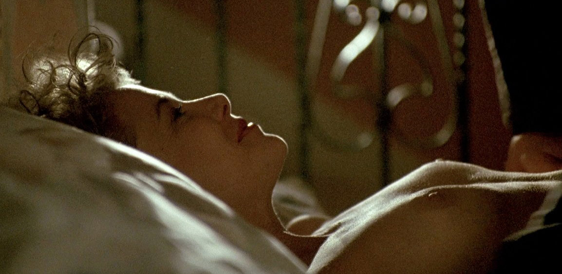 Annette Bening nude. Photo - 1