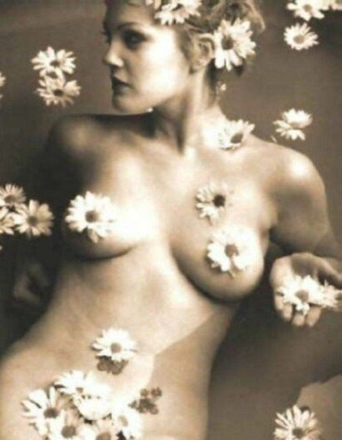 Drew Barrymore nude. Photo - 1