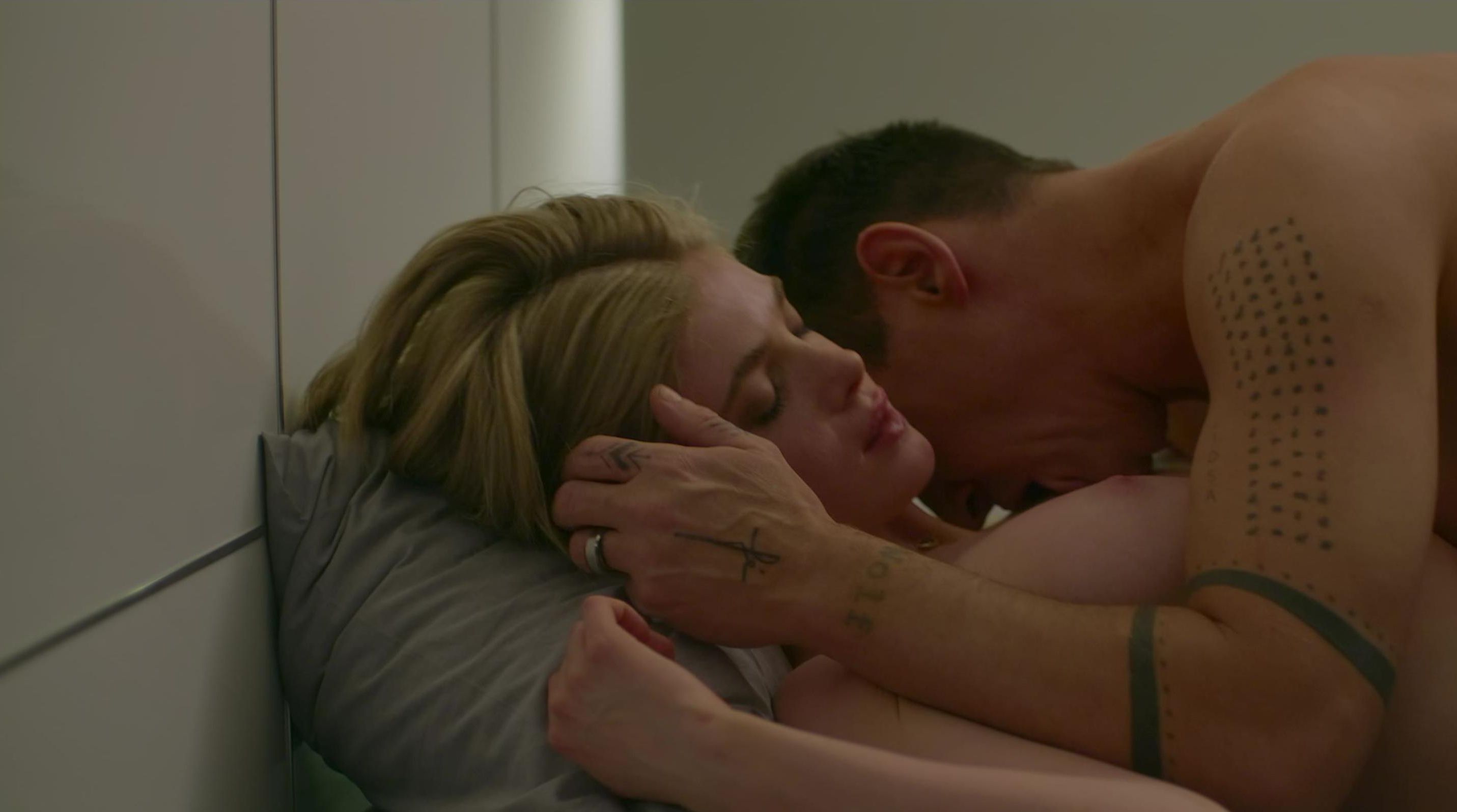 Elena Kampouris Nackt. Fotografie - 11