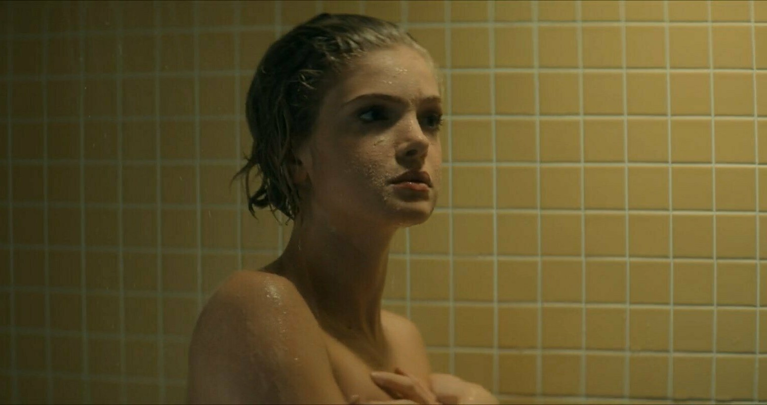 Elena Kampouris Nackt. Fotografie - 8