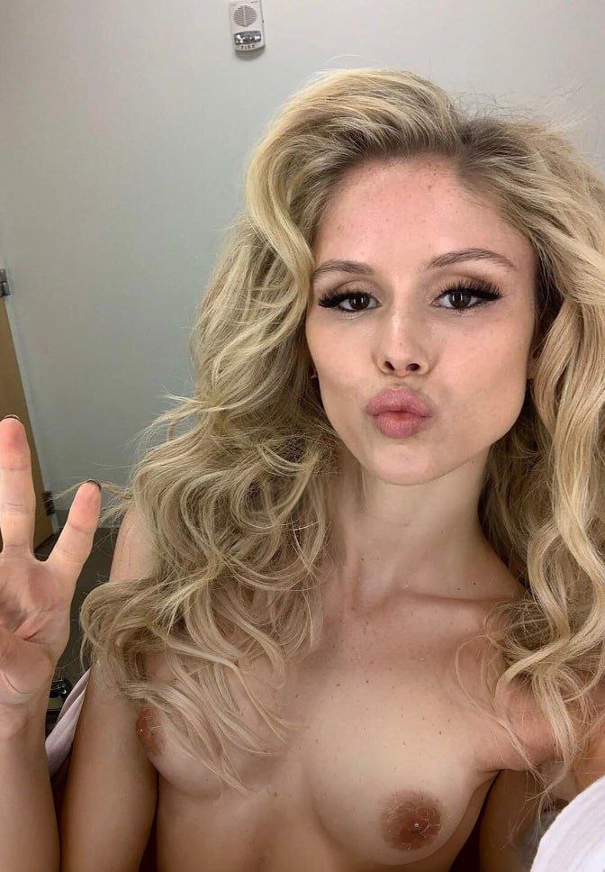 Erin Moriarty nahá. Fotka - 36