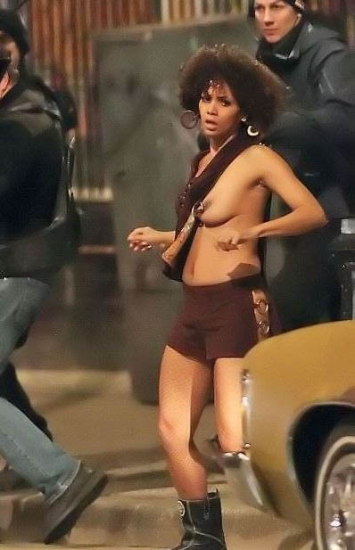Halle Berry nude. Photo - 34