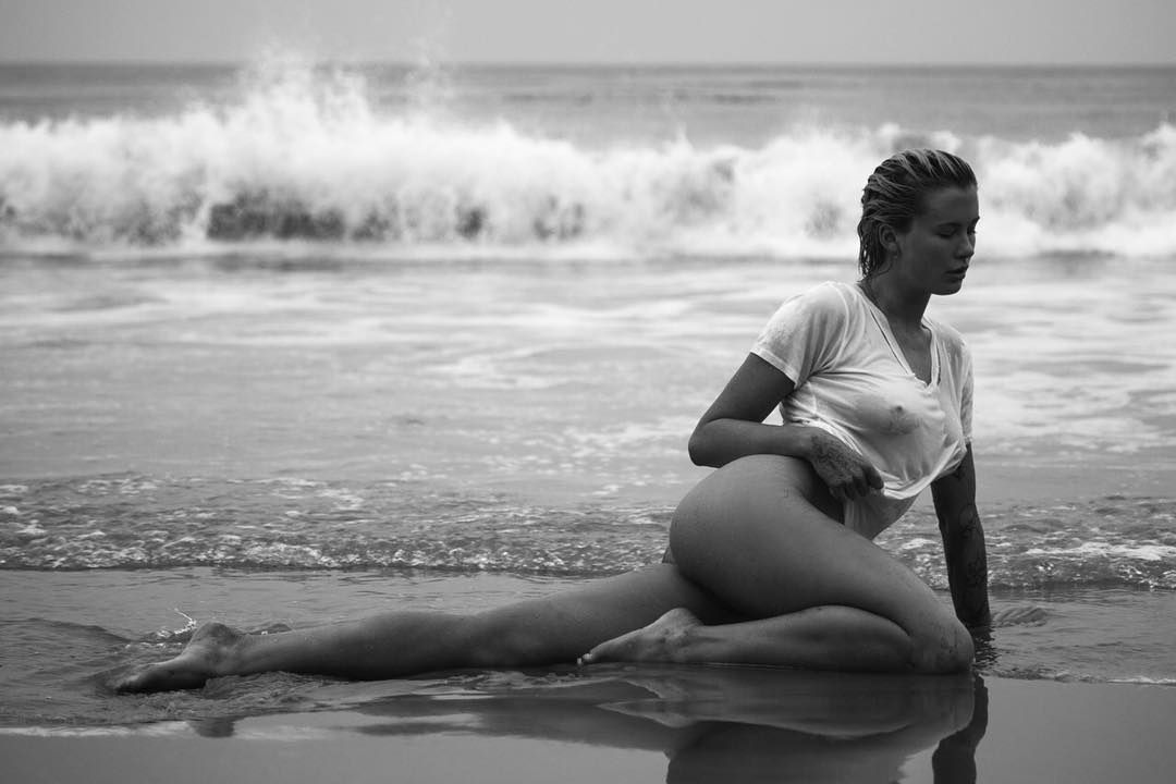Ireland Baldwin nude. Photo - 2