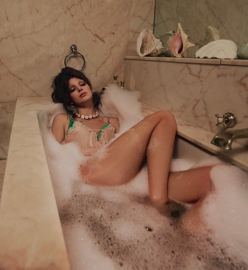 Кендалл Дженнер голая. Фото - 36