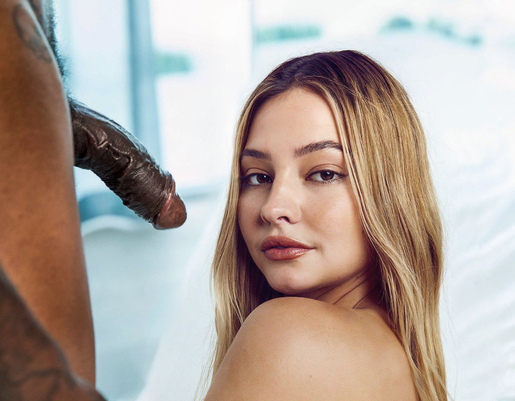 Madelyn Cline nahá. Fotka - 5