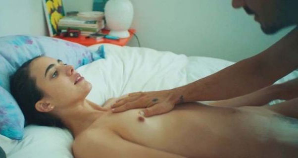 Margaret Qualley nahá. Fotka - 59